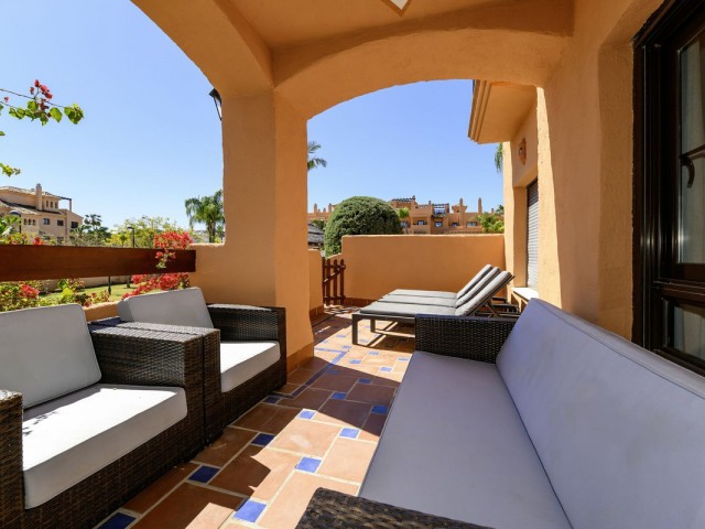 Appartement avec 3 Chambres  à Estepona