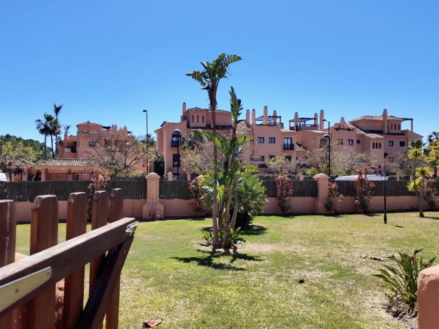 Appartement avec 3 Chambres  à Estepona