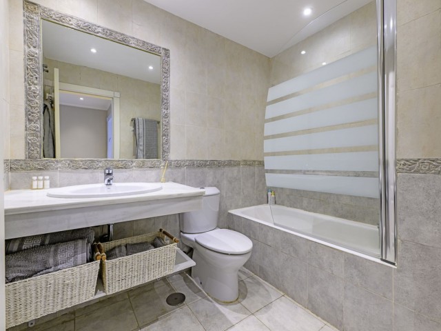 Appartement avec 3 Chambres  à Estepona