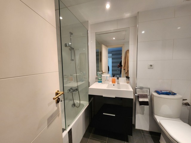 Apartamento con 3 Dormitorios  en Estepona