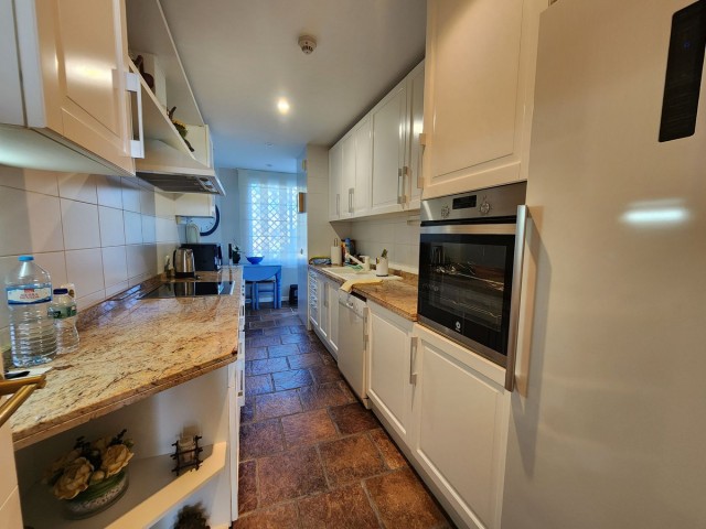 Apartamento con 3 Dormitorios  en Estepona