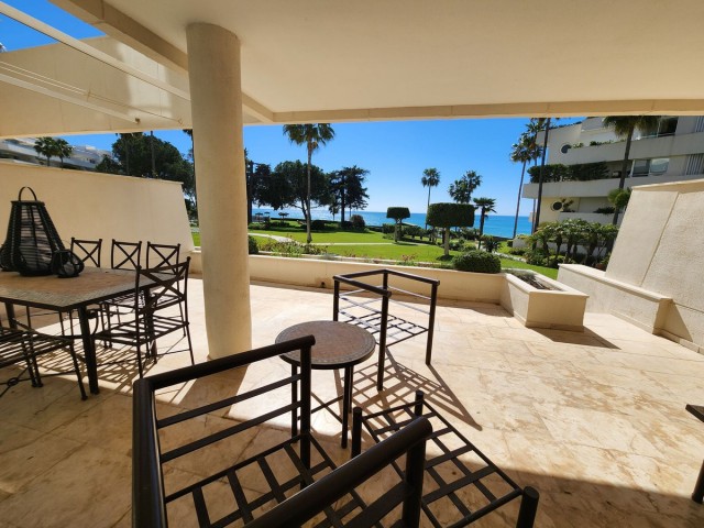 Apartamento con 3 Dormitorios  en Estepona