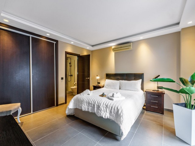 Villa avec 5 Chambres  à Marbella