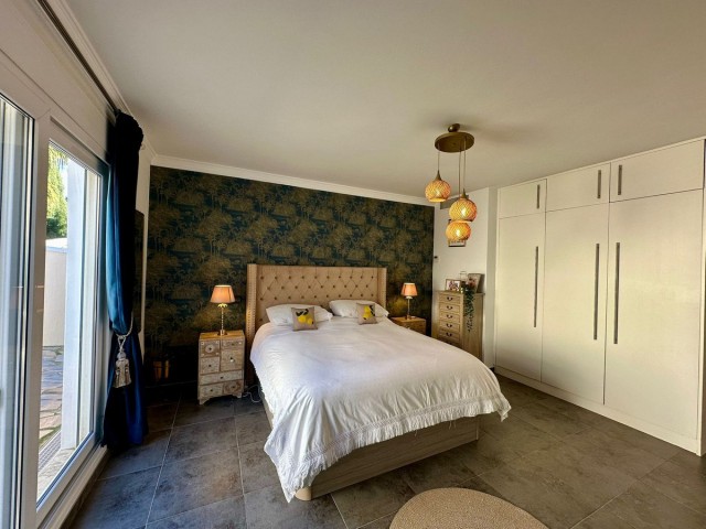 6 Soveroms Villa i Estepona