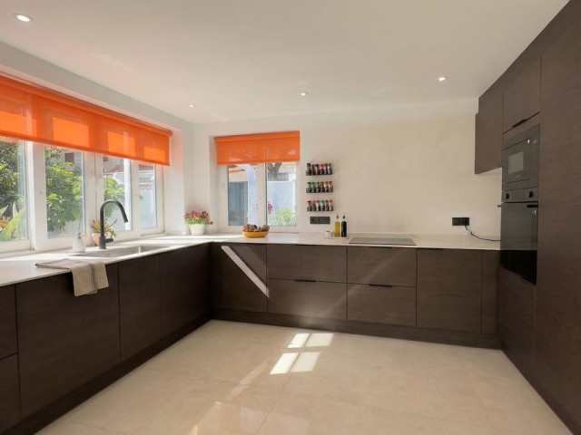 3 Bedrooms Villa in Calahonda