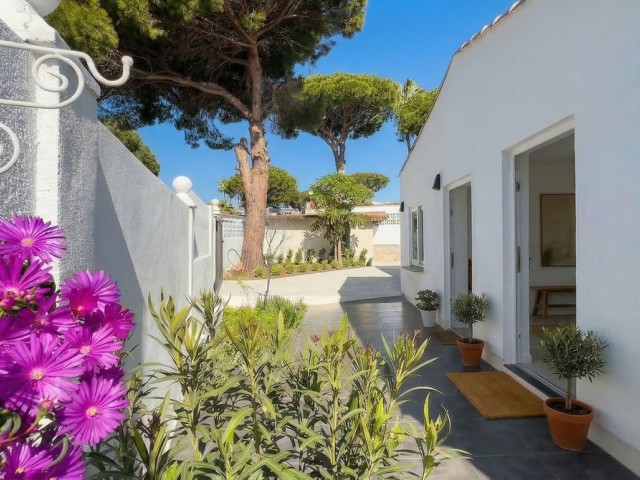 Villa con 3 Dormitorios  en Calahonda
