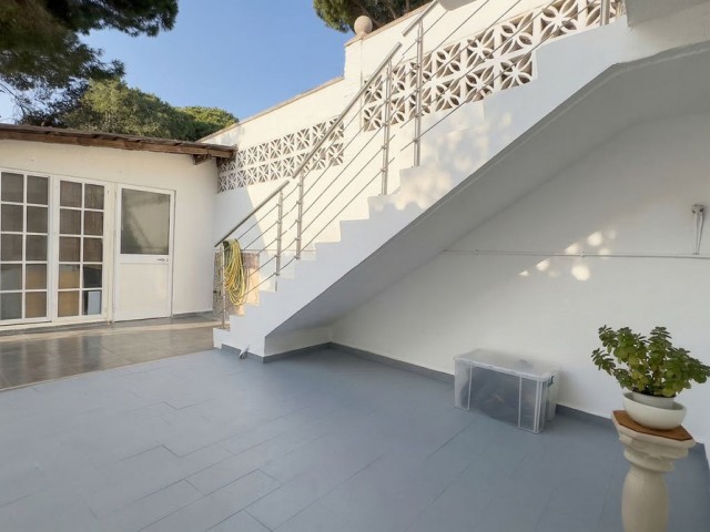 Villa con 3 Dormitorios  en Calahonda
