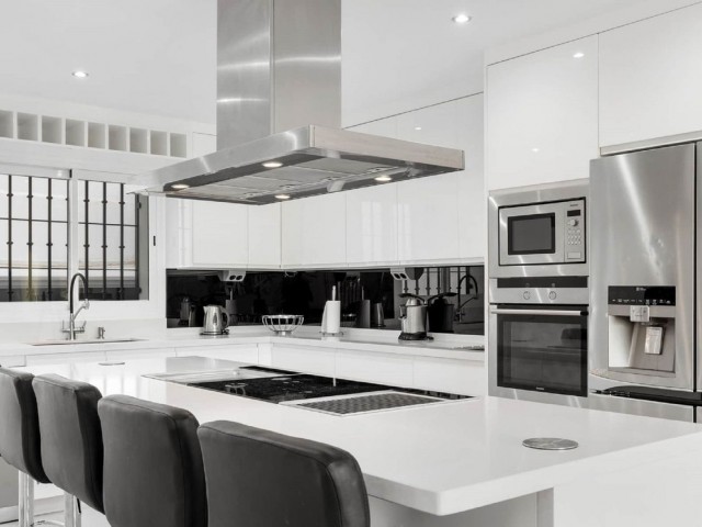 6 Soveroms Villa i Marbella