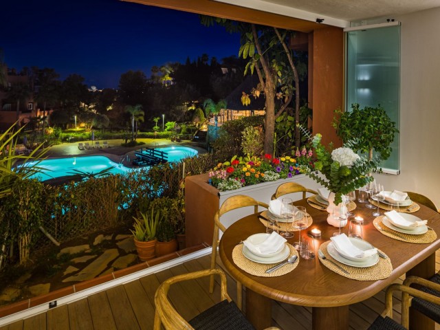 4 Schlafzimmer Apartment in Nueva Andalucía