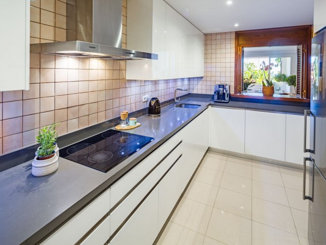 4 Schlafzimmer Apartment in Nueva Andalucía
