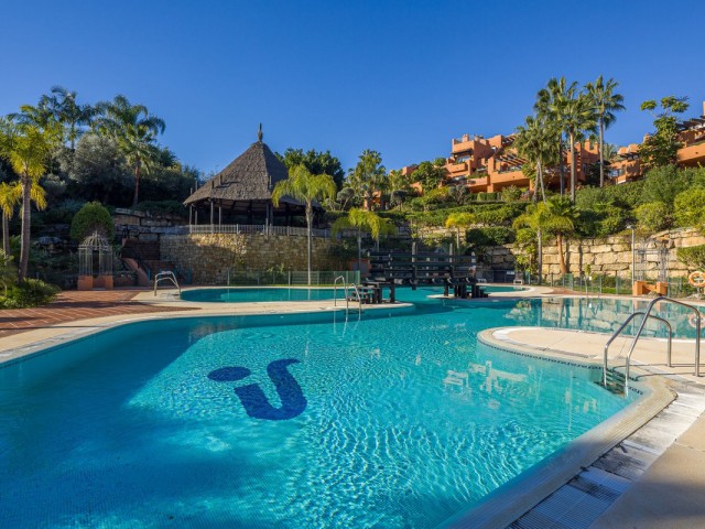 4 Schlafzimmer Apartment in Nueva Andalucía