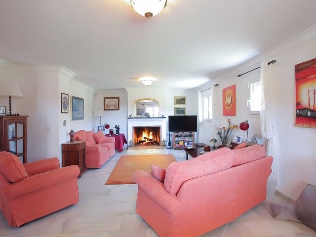 Villa con 4 Dormitorios  en Estepona