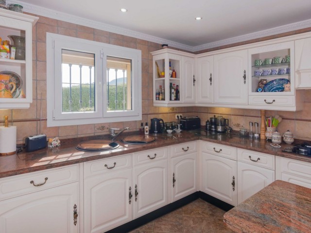 Villa con 4 Dormitorios  en Estepona