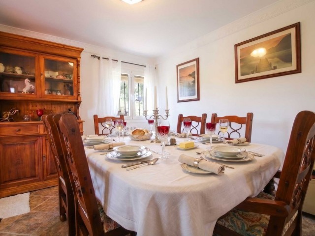 Villa con 4 Dormitorios  en Estepona