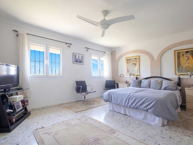 Villa con 4 Dormitorios  en Estepona