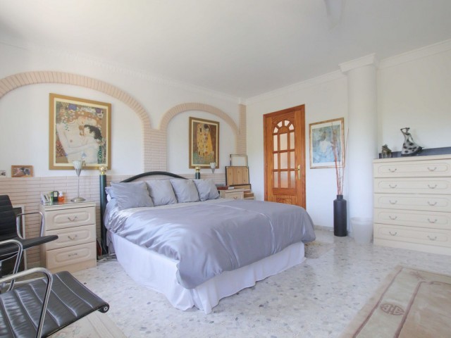Villa con 4 Dormitorios  en Estepona