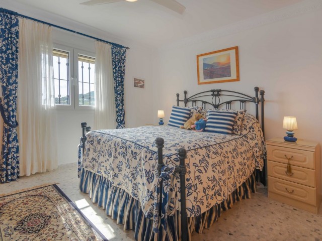 Villa con 4 Dormitorios  en Estepona