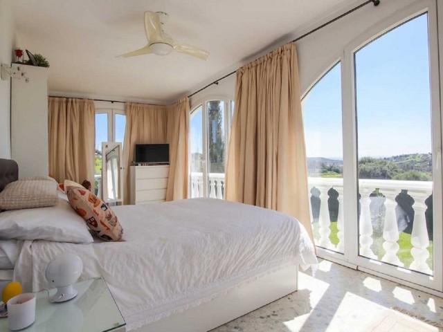 Villa con 4 Dormitorios  en Estepona
