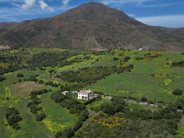 Villa con 4 Dormitorios  en Estepona