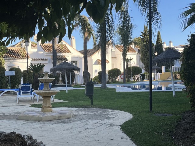 Apartamento con 2 Dormitorios  en Aloha