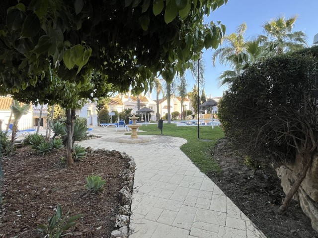 Apartamento con 2 Dormitorios  en Aloha