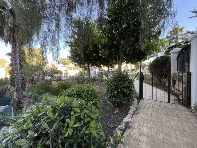 Apartamento con 2 Dormitorios  en Aloha