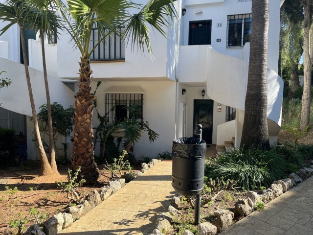 Apartamento con 2 Dormitorios  en Aloha