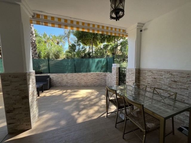 Apartamento con 2 Dormitorios  en Aloha