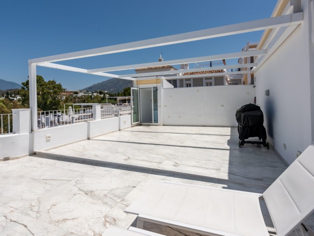 Maison mitoyenne avec 3 Chambres  à Nueva Andalucía