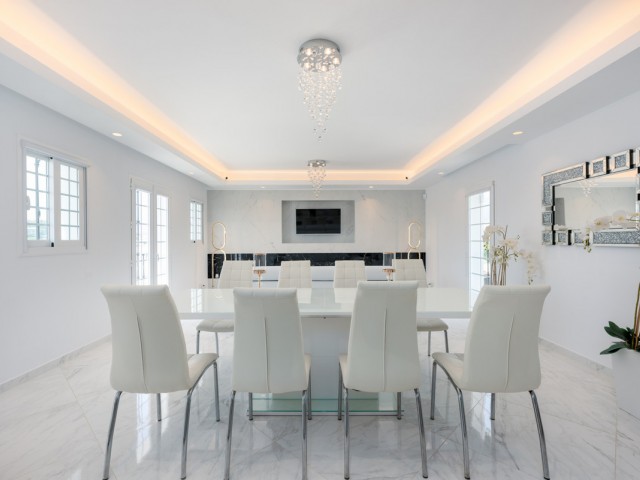 Maison mitoyenne avec 3 Chambres  à Nueva Andalucía