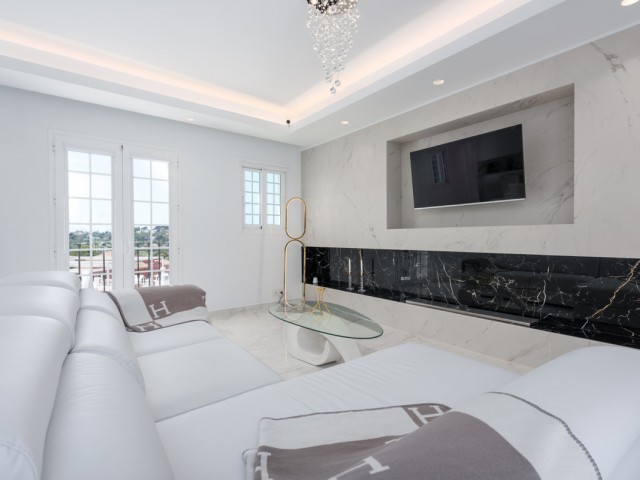 Maison mitoyenne avec 3 Chambres  à Nueva Andalucía