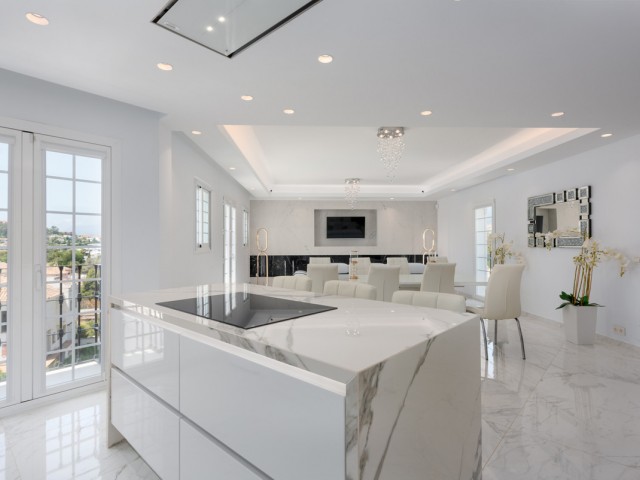 Maison mitoyenne avec 3 Chambres  à Nueva Andalucía