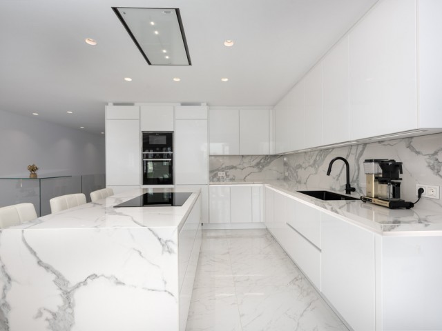 Maison mitoyenne avec 3 Chambres  à Nueva Andalucía