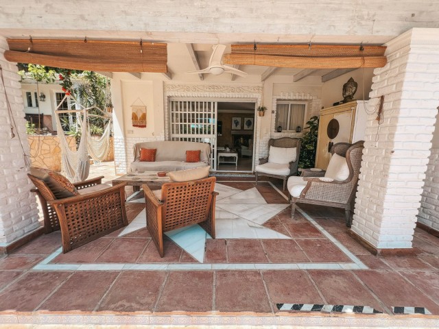 Villa avec 5 Chambres  à Nueva Andalucía