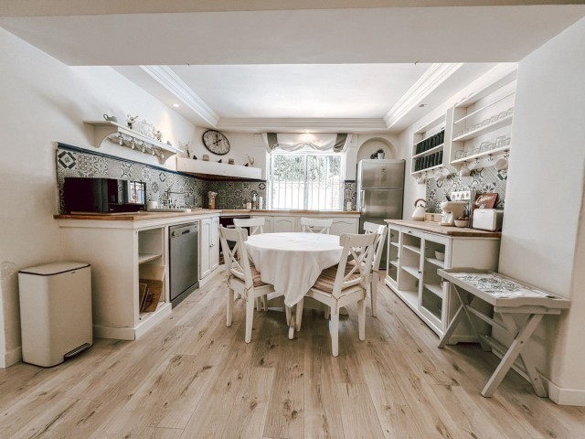 Villa avec 5 Chambres  à Nueva Andalucía