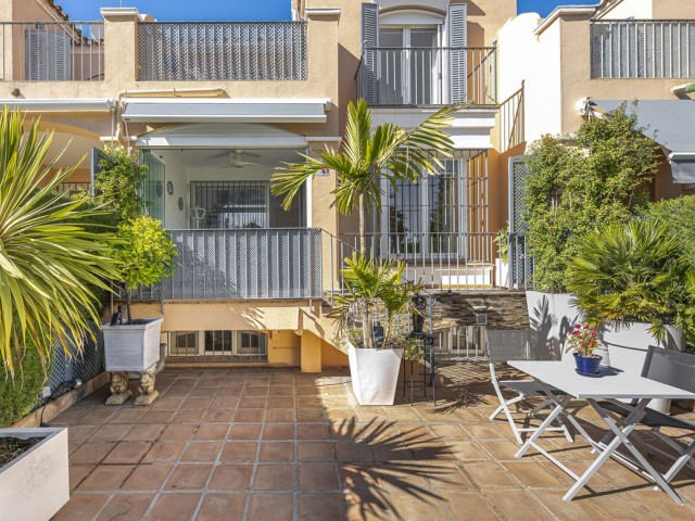 3 Bedrooms Townhouse in Marbella