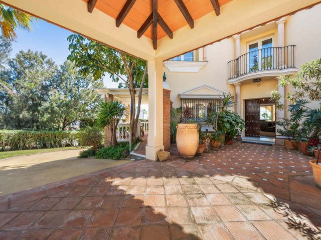 3 Soveroms Villa i Estepona