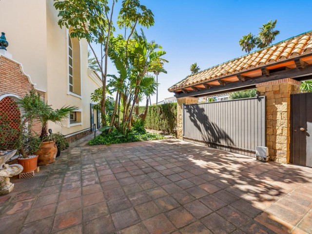 3 Sovrums Villa i Estepona