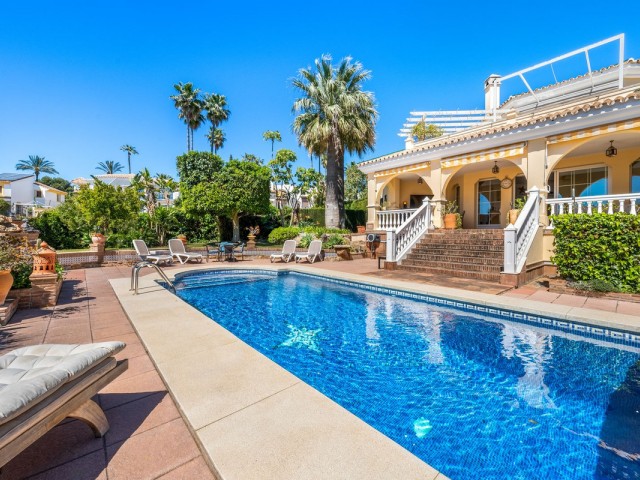 3 Sovrums Villa i Estepona