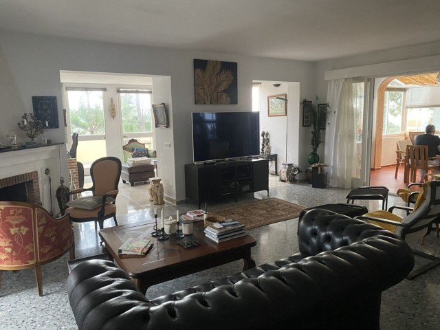 6 Slaapkamer Villa in New Golden Mile