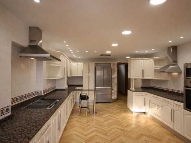 Villa avec 7 Chambres  à Puerto Banús