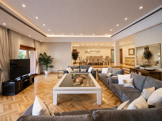 Villa avec 7 Chambres  à Puerto Banús