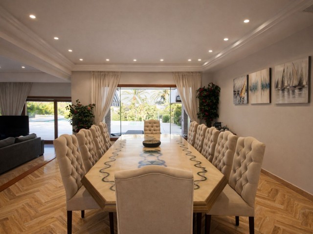 Villa avec 7 Chambres  à Puerto Banús