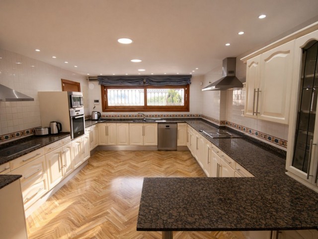 Villa avec 7 Chambres  à Puerto Banús