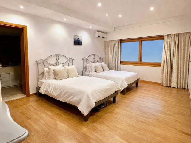 Villa avec 7 Chambres  à Puerto Banús