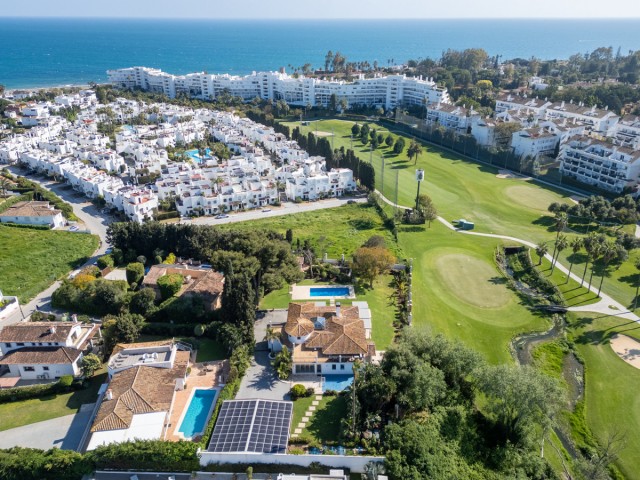 4 Bedrooms Villa in San Pedro de Alcántara