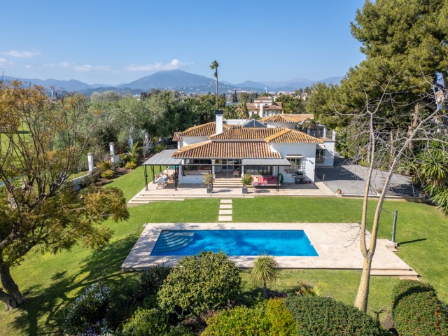 4 Bedrooms Villa in San Pedro de Alcántara