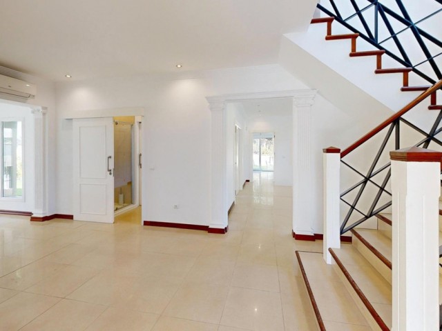 6 Soveroms Villa i Sotogrande Costa