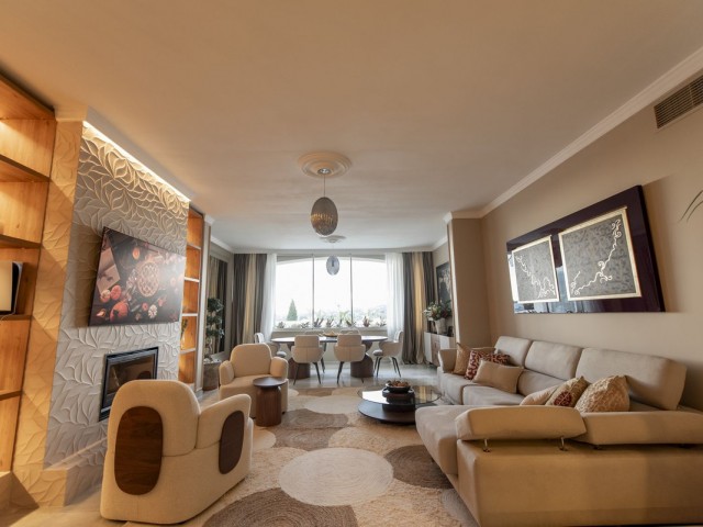 Maison mitoyenne avec 3 Chambres  à Nueva Andalucía