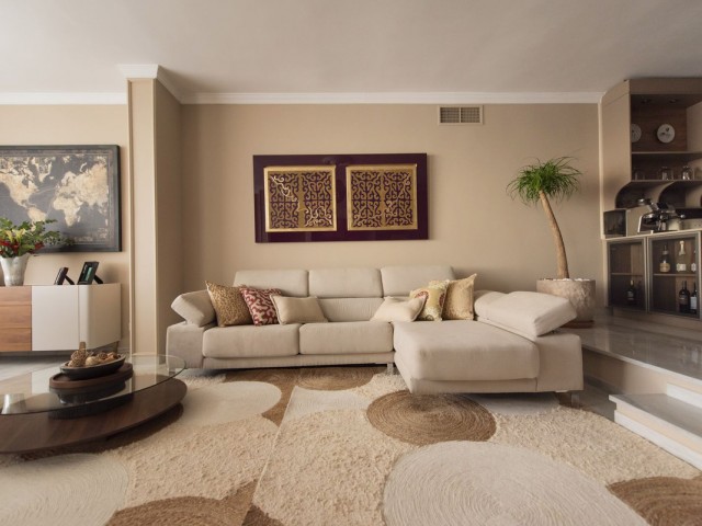 Maison mitoyenne avec 3 Chambres  à Nueva Andalucía